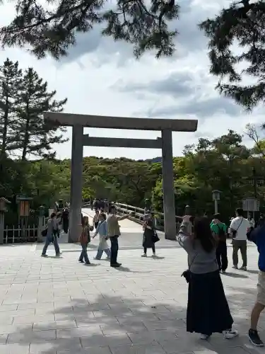 伊勢神宮内宮（皇大神宮）の{uncategorized: "未分類", other: "その他", undefined: "問題あり", building: "その他建物", grave: "お墓", sacred_gate: "鳥居", guardian: "狛犬", statue: "像", buddha: "仏像", history: "歴史", nature: "自然", garden: "庭園", animal: "動物", pagoda: "塔", temizu: "手水舎", mountain_gate: "山門・神門", sanctuary: "本殿・本堂", subordinate: "末社・摂社", art: "芸術", scenery: "景色", jizo: "地蔵", ema: "絵馬", goshuin: "御朱印", omikuji: "おみくじ", items: "授与品その他", amulet: "お守り", goshuincho: "御朱印帳", eats: "食事", festival: "お祭り", votive_dance: "神楽", shichigosan: "七五三参", wedding: "結婚式", experience: "体験その他", initially: "初詣", around: "周辺", anti_infection: "感染症対策"}