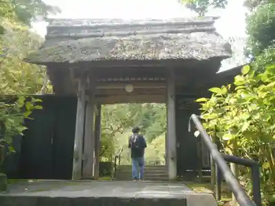 東慶寺の山門・神門