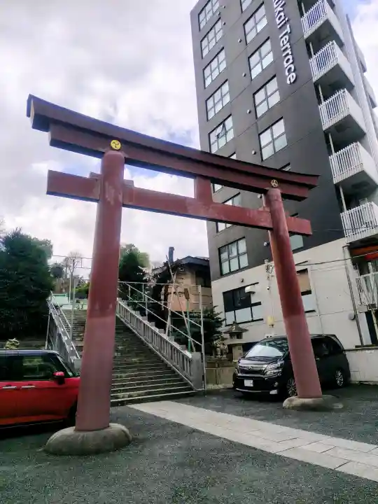 白金氷川神社の{uncategorized: "未分類", other: "その他", undefined: "問題あり", building: "その他建物", grave: "お墓", sacred_gate: "鳥居", guardian: "狛犬", statue: "像", buddha: "仏像", history: "歴史", nature: "自然", garden: "庭園", animal: "動物", pagoda: "塔", temizu: "手水舎", mountain_gate: "山門・神門", sanctuary: "本殿・本堂", subordinate: "末社・摂社", art: "芸術", scenery: "景色", jizo: "地蔵", ema: "絵馬", goshuin: "御朱印", omikuji: "おみくじ", items: "授与品その他", amulet: "お守り", goshuincho: "御朱印帳", eats: "食事", festival: "お祭り", votive_dance: "神楽", shichigosan: "七五三参", wedding: "結婚式", experience: "体験その他", initially: "初詣", around: "周辺", anti_infection: "感染症対策"}
