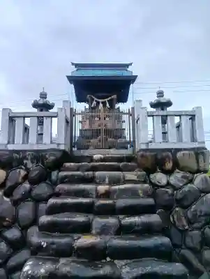 神明神社の{uncategorized: "未分類", other: "その他", undefined: "問題あり", building: "その他建物", grave: "お墓", sacred_gate: "鳥居", guardian: "狛犬", statue: "像", buddha: "仏像", history: "歴史", nature: "自然", garden: "庭園", animal: "動物", pagoda: "塔", temizu: "手水舎", mountain_gate: "山門・神門", sanctuary: "本殿・本堂", subordinate: "末社・摂社", art: "芸術", scenery: "景色", jizo: "地蔵", ema: "絵馬", goshuin: "御朱印", omikuji: "おみくじ", items: "授与品その他", amulet: "お守り", goshuincho: "御朱印帳", eats: "食事", festival: "お祭り", votive_dance: "神楽", shichigosan: "七五三参", wedding: "結婚式", experience: "体験その他", initially: "初詣", around: "周辺", anti_infection: "感染症対策"}