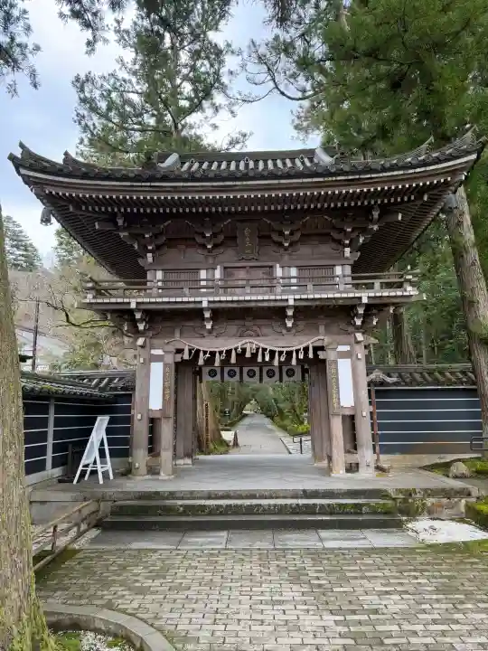 那谷寺の{uncategorized: "未分類", other: "その他", undefined: "問題あり", building: "その他建物", grave: "お墓", sacred_gate: "鳥居", guardian: "狛犬", statue: "像", buddha: "仏像", history: "歴史", nature: "自然", garden: "庭園", animal: "動物", pagoda: "塔", temizu: "手水舎", mountain_gate: "山門・神門", sanctuary: "本殿・本堂", subordinate: "末社・摂社", art: "芸術", scenery: "景色", jizo: "地蔵", ema: "絵馬", goshuin: "御朱印", omikuji: "おみくじ", items: "授与品その他", amulet: "お守り", goshuincho: "御朱印帳", eats: "食事", festival: "お祭り", votive_dance: "神楽", shichigosan: "七五三参", wedding: "結婚式", experience: "体験その他", initially: "初詣", around: "周辺", anti_infection: "感染症対策"}