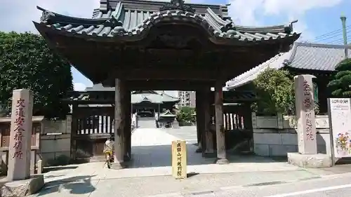 成田山川越別院の山門・神門