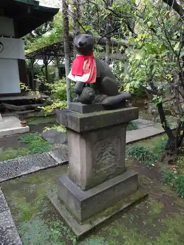 於岩稲荷田宮神社の狛犬