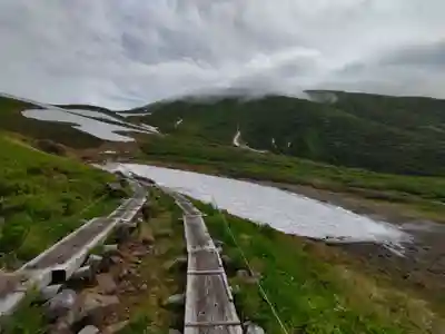 月山神社本宮の周辺