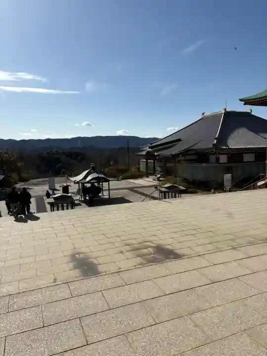 一畑山薬師寺 岡崎本堂の{uncategorized: "未分類", other: "その他", undefined: "問題あり", building: "その他建物", grave: "お墓", sacred_gate: "鳥居", guardian: "狛犬", statue: "像", buddha: "仏像", history: "歴史", nature: "自然", garden: "庭園", animal: "動物", pagoda: "塔", temizu: "手水舎", mountain_gate: "山門・神門", sanctuary: "本殿・本堂", subordinate: "末社・摂社", art: "芸術", scenery: "景色", jizo: "地蔵", ema: "絵馬", goshuin: "御朱印", omikuji: "おみくじ", items: "授与品その他", amulet: "お守り", goshuincho: "御朱印帳", eats: "食事", festival: "お祭り", votive_dance: "神楽", shichigosan: "七五三参", wedding: "結婚式", experience: "体験その他", initially: "初詣", around: "周辺", anti_infection: "感染症対策"}