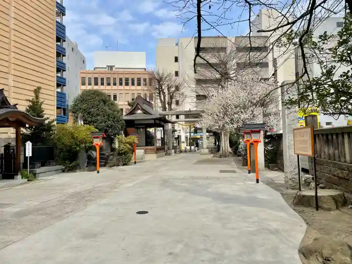 氷川鍬神社の{uncategorized: "未分類", other: "その他", undefined: "問題あり", building: "その他建物", grave: "お墓", sacred_gate: "鳥居", guardian: "狛犬", statue: "像", buddha: "仏像", history: "歴史", nature: "自然", garden: "庭園", animal: "動物", pagoda: "塔", temizu: "手水舎", mountain_gate: "山門・神門", sanctuary: "本殿・本堂", subordinate: "末社・摂社", art: "芸術", scenery: "景色", jizo: "地蔵", ema: "絵馬", goshuin: "御朱印", omikuji: "おみくじ", items: "授与品その他", amulet: "お守り", goshuincho: "御朱印帳", eats: "食事", festival: "お祭り", votive_dance: "神楽", shichigosan: "七五三参", wedding: "結婚式", experience: "体験その他", initially: "初詣", around: "周辺", anti_infection: "感染症対策"}