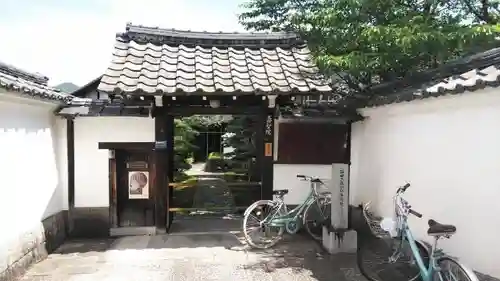 寿聖院の山門