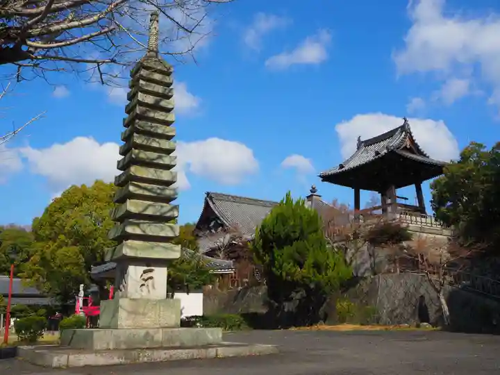 遍照寺法界院の塔