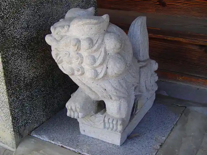 牛島 女體神社の狛犬