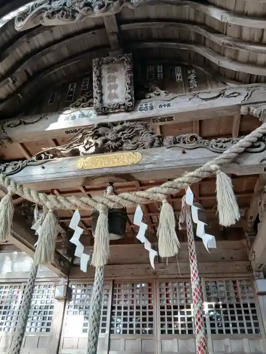 諏訪神社の{uncategorized: "未分類", other: "その他", undefined: "問題あり", building: "その他建物", grave: "お墓", sacred_gate: "鳥居", guardian: "狛犬", statue: "像", buddha: "仏像", history: "歴史", nature: "自然", garden: "庭園", animal: "動物", pagoda: "塔", temizu: "手水舎", mountain_gate: "山門・神門", sanctuary: "本殿・本堂", subordinate: "末社・摂社", art: "芸術", scenery: "景色", jizo: "地蔵", ema: "絵馬", goshuin: "御朱印", omikuji: "おみくじ", items: "授与品その他", amulet: "お守り", goshuincho: "御朱印帳", eats: "食事", festival: "お祭り", votive_dance: "神楽", shichigosan: "七五三参", wedding: "結婚式", experience: "体験その他", initially: "初詣", around: "周辺", anti_infection: "感染症対策"}