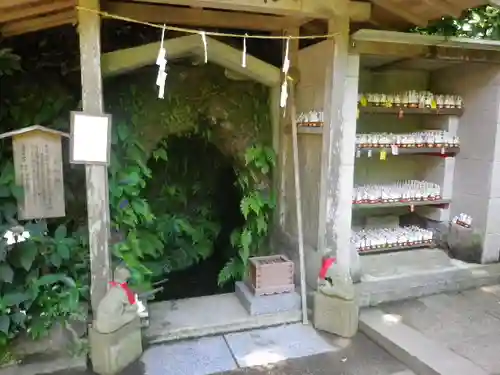 佐助稲荷神社の末社・摂社