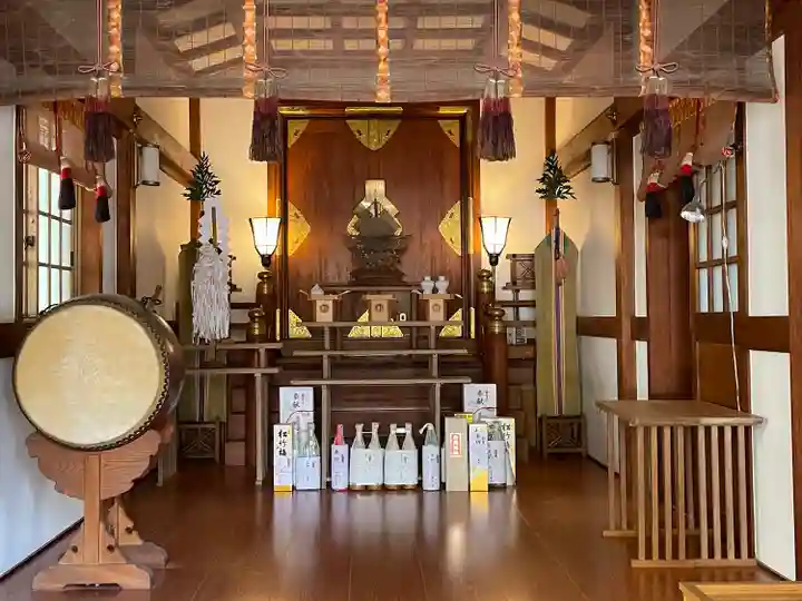 前原御嶽神社の本殿・本堂