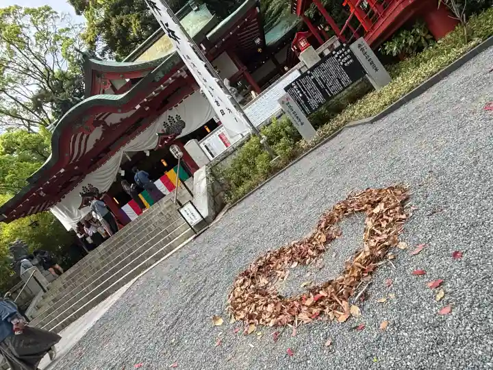 來宮神社の{uncategorized: "未分類", other: "その他", undefined: "問題あり", building: "その他建物", grave: "お墓", sacred_gate: "鳥居", guardian: "狛犬", statue: "像", buddha: "仏像", history: "歴史", nature: "自然", garden: "庭園", animal: "動物", pagoda: "塔", temizu: "手水舎", mountain_gate: "山門・神門", sanctuary: "本殿・本堂", subordinate: "末社・摂社", art: "芸術", scenery: "景色", jizo: "地蔵", ema: "絵馬", goshuin: "御朱印", omikuji: "おみくじ", items: "授与品その他", amulet: "お守り", goshuincho: "御朱印帳", eats: "食事", festival: "お祭り", votive_dance: "神楽", shichigosan: "七五三参", wedding: "結婚式", experience: "体験その他", initially: "初詣", around: "周辺", anti_infection: "感染症対策"}