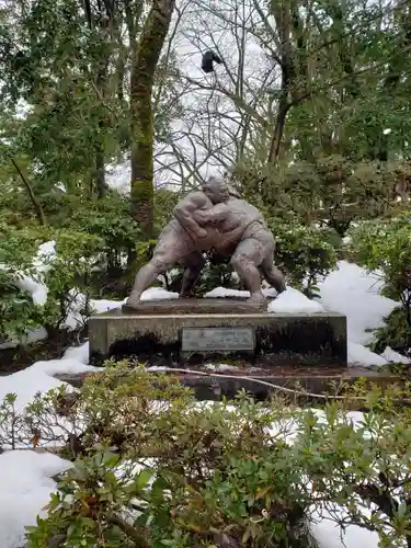 射水神社の像