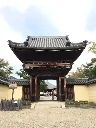 道明寺の山門