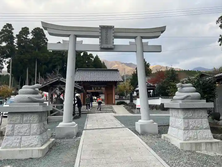 阿蘇白水龍神權現~白蛇神社~(熊本県)