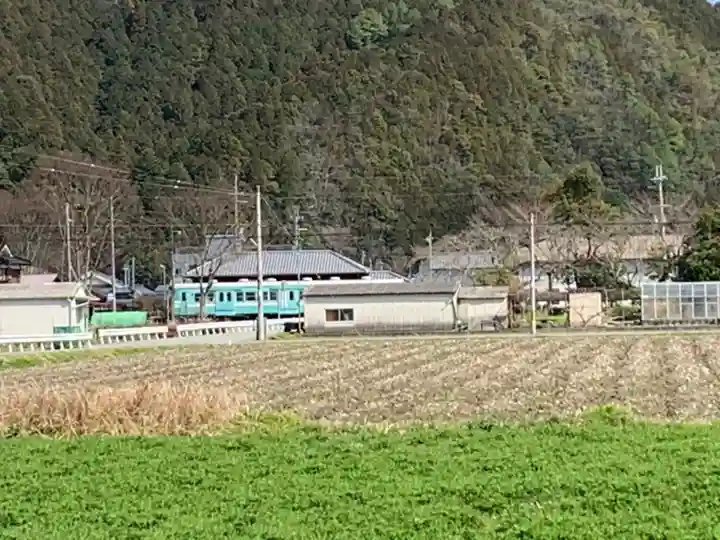 加都良神社の周辺