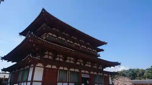 薬師寺の本殿・本堂