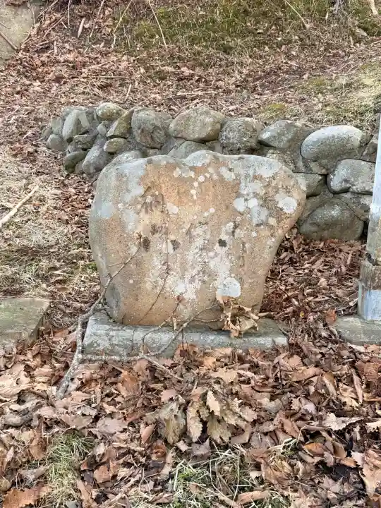 小谷石神社の{uncategorized: "未分類", other: "その他", undefined: "問題あり", building: "その他建物", grave: "お墓", sacred_gate: "鳥居", guardian: "狛犬", statue: "像", buddha: "仏像", history: "歴史", nature: "自然", garden: "庭園", animal: "動物", pagoda: "塔", temizu: "手水舎", mountain_gate: "山門・神門", sanctuary: "本殿・本堂", subordinate: "末社・摂社", art: "芸術", scenery: "景色", jizo: "地蔵", ema: "絵馬", goshuin: "御朱印", omikuji: "おみくじ", items: "授与品その他", amulet: "お守り", goshuincho: "御朱印帳", eats: "食事", festival: "お祭り", votive_dance: "神楽", shichigosan: "七五三参", wedding: "結婚式", experience: "体験その他", initially: "初詣", around: "周辺", anti_infection: "感染症対策"}