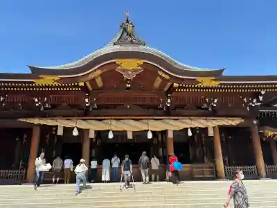 寒川神社の{uncategorized: "未分類", other: "その他", undefined: "問題あり", building: "その他建物", grave: "お墓", sacred_gate: "鳥居", guardian: "狛犬", statue: "像", buddha: "仏像", history: "歴史", nature: "自然", garden: "庭園", animal: "動物", pagoda: "塔", temizu: "手水舎", mountain_gate: "山門・神門", sanctuary: "本殿・本堂", subordinate: "末社・摂社", art: "芸術", scenery: "景色", jizo: "地蔵", ema: "絵馬", goshuin: "御朱印", omikuji: "おみくじ", items: "授与品その他", amulet: "お守り", goshuincho: "御朱印帳", eats: "食事", festival: "お祭り", votive_dance: "神楽", shichigosan: "七五三参", wedding: "結婚式", experience: "体験その他", initially: "初詣", around: "周辺", anti_infection: "感染症対策"}