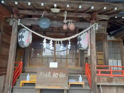 浅岸薬師神社の本殿