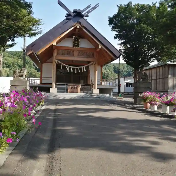 石山神社の本殿・本堂