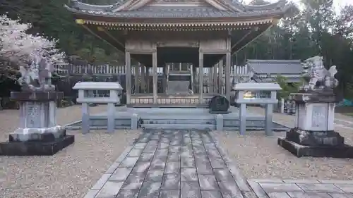 神明神社の本殿