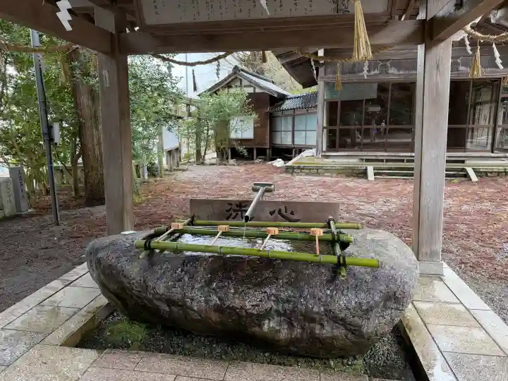 金剱宮の{uncategorized: "未分類", other: "その他", undefined: "問題あり", building: "その他建物", grave: "お墓", sacred_gate: "鳥居", guardian: "狛犬", statue: "像", buddha: "仏像", history: "歴史", nature: "自然", garden: "庭園", animal: "動物", pagoda: "塔", temizu: "手水舎", mountain_gate: "山門・神門", sanctuary: "本殿・本堂", subordinate: "末社・摂社", art: "芸術", scenery: "景色", jizo: "地蔵", ema: "絵馬", goshuin: "御朱印", omikuji: "おみくじ", items: "授与品その他", amulet: "お守り", goshuincho: "御朱印帳", eats: "食事", festival: "お祭り", votive_dance: "神楽", shichigosan: "七五三参", wedding: "結婚式", experience: "体験その他", initially: "初詣", around: "周辺", anti_infection: "感染症対策"}