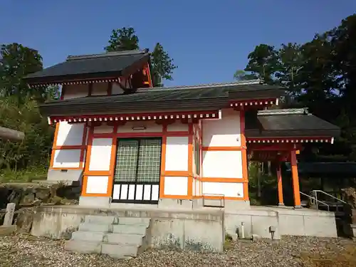 多禰神社の本殿