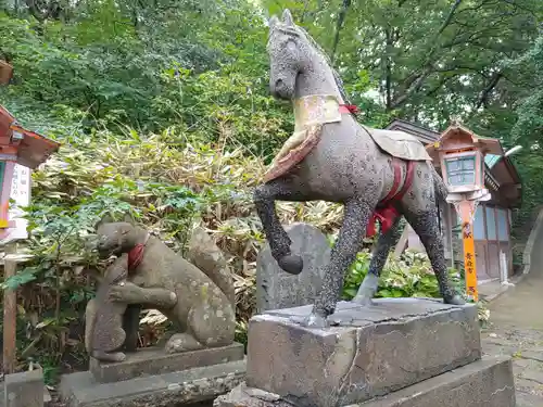 高山稲荷神社の狛犬