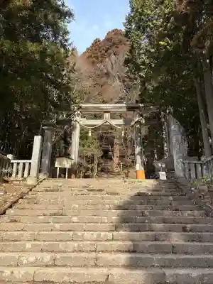 戸隠神社中社の{uncategorized: "未分類", other: "その他", undefined: "問題あり", building: "その他建物", grave: "お墓", sacred_gate: "鳥居", guardian: "狛犬", statue: "像", buddha: "仏像", history: "歴史", nature: "自然", garden: "庭園", animal: "動物", pagoda: "塔", temizu: "手水舎", mountain_gate: "山門・神門", sanctuary: "本殿・本堂", subordinate: "末社・摂社", art: "芸術", scenery: "景色", jizo: "地蔵", ema: "絵馬", goshuin: "御朱印", omikuji: "おみくじ", items: "授与品その他", amulet: "お守り", goshuincho: "御朱印帳", eats: "食事", festival: "お祭り", votive_dance: "神楽", shichigosan: "七五三参", wedding: "結婚式", experience: "体験その他", initially: "初詣", around: "周辺", anti_infection: "感染症対策"}