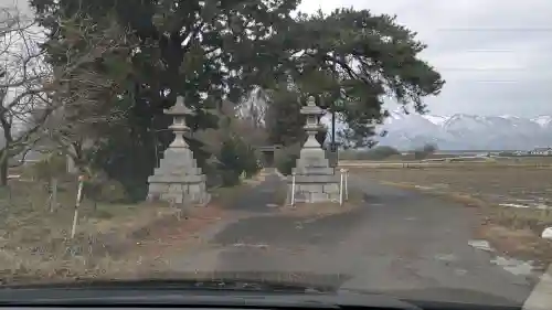 知内 日吉神社の{uncategorized: "未分類", other: "その他", undefined: "問題あり", building: "その他建物", grave: "お墓", sacred_gate: "鳥居", guardian: "狛犬", statue: "像", buddha: "仏像", history: "歴史", nature: "自然", garden: "庭園", animal: "動物", pagoda: "塔", temizu: "手水舎", mountain_gate: "山門・神門", sanctuary: "本殿・本堂", subordinate: "末社・摂社", art: "芸術", scenery: "景色", jizo: "地蔵", ema: "絵馬", goshuin: "御朱印", omikuji: "おみくじ", items: "授与品その他", amulet: "お守り", goshuincho: "御朱印帳", eats: "食事", festival: "お祭り", votive_dance: "神楽", shichigosan: "七五三参", wedding: "結婚式", experience: "体験その他", initially: "初詣", around: "周辺", anti_infection: "感染症対策"}