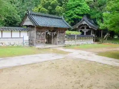 粟鹿神社の{uncategorized: "未分類", other: "その他", undefined: "問題あり", building: "その他建物", grave: "お墓", sacred_gate: "鳥居", guardian: "狛犬", statue: "像", buddha: "仏像", history: "歴史", nature: "自然", garden: "庭園", animal: "動物", pagoda: "塔", temizu: "手水舎", mountain_gate: "山門・神門", sanctuary: "本殿・本堂", subordinate: "末社・摂社", art: "芸術", scenery: "景色", jizo: "地蔵", ema: "絵馬", goshuin: "御朱印", omikuji: "おみくじ", items: "授与品その他", amulet: "お守り", goshuincho: "御朱印帳", eats: "食事", festival: "お祭り", votive_dance: "神楽", shichigosan: "七五三参", wedding: "結婚式", experience: "体験その他", initially: "初詣", around: "周辺", anti_infection: "感染症対策"}