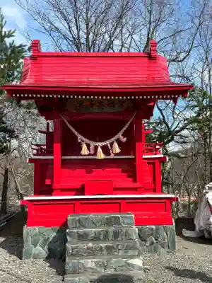 滝上神社の{uncategorized: "未分類", other: "その他", undefined: "問題あり", building: "その他建物", grave: "お墓", sacred_gate: "鳥居", guardian: "狛犬", statue: "像", buddha: "仏像", history: "歴史", nature: "自然", garden: "庭園", animal: "動物", pagoda: "塔", temizu: "手水舎", mountain_gate: "山門・神門", sanctuary: "本殿・本堂", subordinate: "末社・摂社", art: "芸術", scenery: "景色", jizo: "地蔵", ema: "絵馬", goshuin: "御朱印", omikuji: "おみくじ", items: "授与品その他", amulet: "お守り", goshuincho: "御朱印帳", eats: "食事", festival: "お祭り", votive_dance: "神楽", shichigosan: "七五三参", wedding: "結婚式", experience: "体験その他", initially: "初詣", around: "周辺", anti_infection: "感染症対策"}