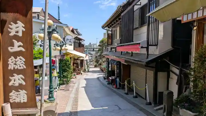 江島神社の{uncategorized: "未分類", other: "その他", undefined: "問題あり", building: "その他建物", grave: "お墓", sacred_gate: "鳥居", guardian: "狛犬", statue: "像", buddha: "仏像", history: "歴史", nature: "自然", garden: "庭園", animal: "動物", pagoda: "塔", temizu: "手水舎", mountain_gate: "山門・神門", sanctuary: "本殿・本堂", subordinate: "末社・摂社", art: "芸術", scenery: "景色", jizo: "地蔵", ema: "絵馬", goshuin: "御朱印", omikuji: "おみくじ", items: "授与品その他", amulet: "お守り", goshuincho: "御朱印帳", eats: "食事", festival: "お祭り", votive_dance: "神楽", shichigosan: "七五三参", wedding: "結婚式", experience: "体験その他", initially: "初詣", around: "周辺", anti_infection: "感染症対策"}