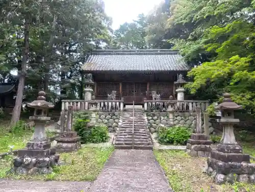 熊野神社の{uncategorized: "未分類", other: "その他", undefined: "問題あり", building: "その他建物", grave: "お墓", sacred_gate: "鳥居", guardian: "狛犬", statue: "像", buddha: "仏像", history: "歴史", nature: "自然", garden: "庭園", animal: "動物", pagoda: "塔", temizu: "手水舎", mountain_gate: "山門・神門", sanctuary: "本殿・本堂", subordinate: "末社・摂社", art: "芸術", scenery: "景色", jizo: "地蔵", ema: "絵馬", goshuin: "御朱印", omikuji: "おみくじ", items: "授与品その他", amulet: "お守り", goshuincho: "御朱印帳", eats: "食事", festival: "お祭り", votive_dance: "神楽", shichigosan: "七五三参", wedding: "結婚式", experience: "体験その他", initially: "初詣", around: "周辺", anti_infection: "感染症対策"}