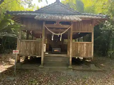 八房神社の{uncategorized: "未分類", other: "その他", undefined: "問題あり", building: "その他建物", grave: "お墓", sacred_gate: "鳥居", guardian: "狛犬", statue: "像", buddha: "仏像", history: "歴史", nature: "自然", garden: "庭園", animal: "動物", pagoda: "塔", temizu: "手水舎", mountain_gate: "山門・神門", sanctuary: "本殿・本堂", subordinate: "末社・摂社", art: "芸術", scenery: "景色", jizo: "地蔵", ema: "絵馬", goshuin: "御朱印", omikuji: "おみくじ", items: "授与品その他", amulet: "お守り", goshuincho: "御朱印帳", eats: "食事", festival: "お祭り", votive_dance: "神楽", shichigosan: "七五三参", wedding: "結婚式", experience: "体験その他", initially: "初詣", around: "周辺", anti_infection: "感染症対策"}