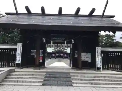 札幌護國神社の山門・神門