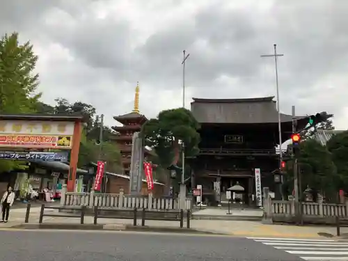 高幡不動尊　金剛寺の山門