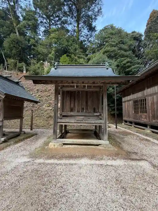 神魂神社の{uncategorized: "未分類", other: "その他", undefined: "問題あり", building: "その他建物", grave: "お墓", sacred_gate: "鳥居", guardian: "狛犬", statue: "像", buddha: "仏像", history: "歴史", nature: "自然", garden: "庭園", animal: "動物", pagoda: "塔", temizu: "手水舎", mountain_gate: "山門・神門", sanctuary: "本殿・本堂", subordinate: "末社・摂社", art: "芸術", scenery: "景色", jizo: "地蔵", ema: "絵馬", goshuin: "御朱印", omikuji: "おみくじ", items: "授与品その他", amulet: "お守り", goshuincho: "御朱印帳", eats: "食事", festival: "お祭り", votive_dance: "神楽", shichigosan: "七五三参", wedding: "結婚式", experience: "体験その他", initially: "初詣", around: "周辺", anti_infection: "感染症対策"}