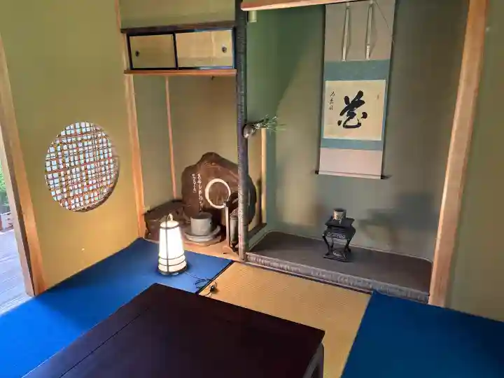大池寺の{uncategorized: "未分類", other: "その他", undefined: "問題あり", building: "その他建物", grave: "お墓", sacred_gate: "鳥居", guardian: "狛犬", statue: "像", buddha: "仏像", history: "歴史", nature: "自然", garden: "庭園", animal: "動物", pagoda: "塔", temizu: "手水舎", mountain_gate: "山門・神門", sanctuary: "本殿・本堂", subordinate: "末社・摂社", art: "芸術", scenery: "景色", jizo: "地蔵", ema: "絵馬", goshuin: "御朱印", omikuji: "おみくじ", items: "授与品その他", amulet: "お守り", goshuincho: "御朱印帳", eats: "食事", festival: "お祭り", votive_dance: "神楽", shichigosan: "七五三参", wedding: "結婚式", experience: "体験その他", initially: "初詣", around: "周辺", anti_infection: "感染症対策"}