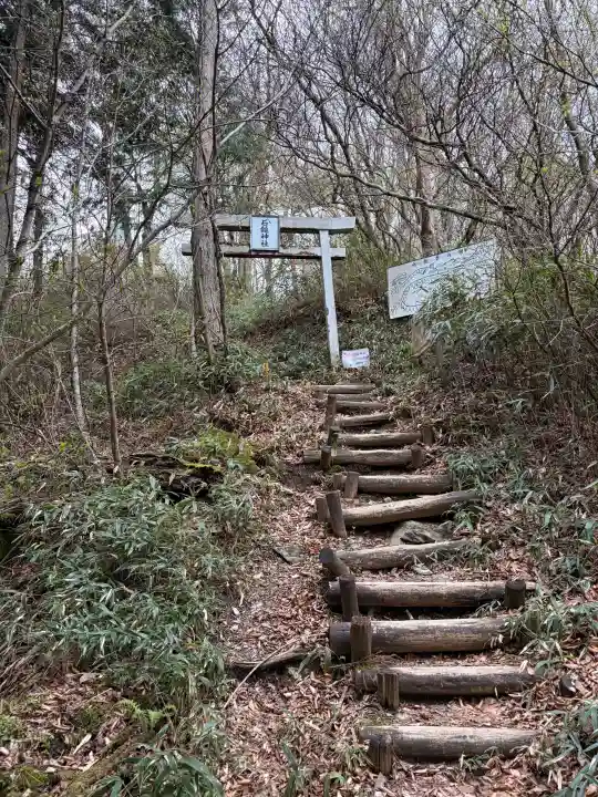 石鎚神社 中宮 成就社の{uncategorized: "未分類", other: "その他", undefined: "問題あり", building: "その他建物", grave: "お墓", sacred_gate: "鳥居", guardian: "狛犬", statue: "像", buddha: "仏像", history: "歴史", nature: "自然", garden: "庭園", animal: "動物", pagoda: "塔", temizu: "手水舎", mountain_gate: "山門・神門", sanctuary: "本殿・本堂", subordinate: "末社・摂社", art: "芸術", scenery: "景色", jizo: "地蔵", ema: "絵馬", goshuin: "御朱印", omikuji: "おみくじ", items: "授与品その他", amulet: "お守り", goshuincho: "御朱印帳", eats: "食事", festival: "お祭り", votive_dance: "神楽", shichigosan: "七五三参", wedding: "結婚式", experience: "体験その他", initially: "初詣", around: "周辺", anti_infection: "感染症対策"}