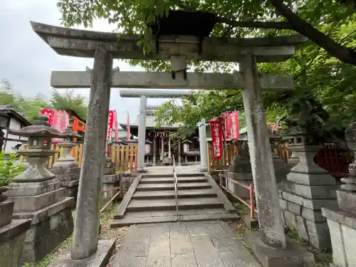 花山稲荷神社の鳥居