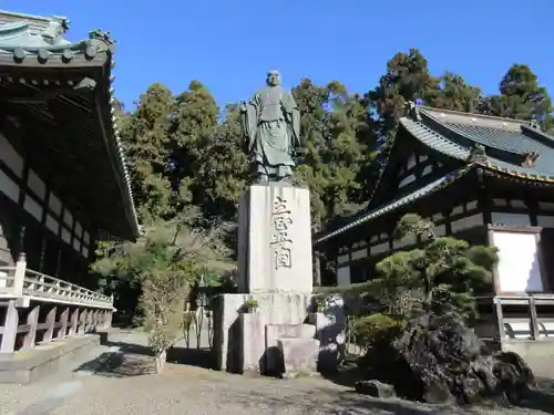 富士山法華本門寺根源の像