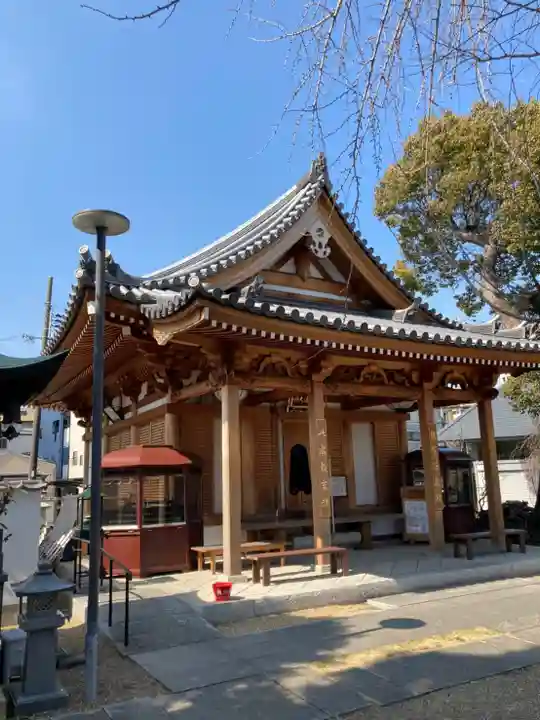 法楽寺の本殿・本堂