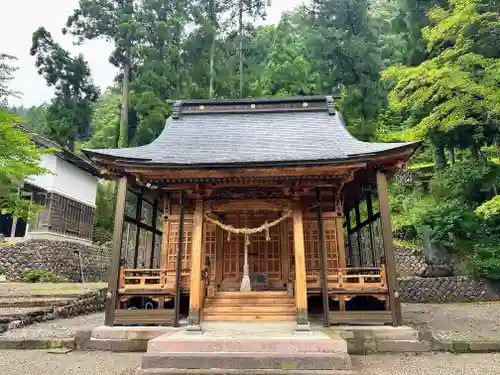 下梨地主神社の本殿