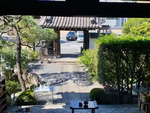 本覚寺の山門