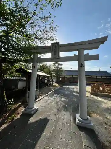 名古曽蛭子神社の{uncategorized: "未分類", other: "その他", undefined: "問題あり", building: "その他建物", grave: "お墓", sacred_gate: "鳥居", guardian: "狛犬", statue: "像", buddha: "仏像", history: "歴史", nature: "自然", garden: "庭園", animal: "動物", pagoda: "塔", temizu: "手水舎", mountain_gate: "山門・神門", sanctuary: "本殿・本堂", subordinate: "末社・摂社", art: "芸術", scenery: "景色", jizo: "地蔵", ema: "絵馬", goshuin: "御朱印", omikuji: "おみくじ", items: "授与品その他", amulet: "お守り", goshuincho: "御朱印帳", eats: "食事", festival: "お祭り", votive_dance: "神楽", shichigosan: "七五三参", wedding: "結婚式", experience: "体験その他", initially: "初詣", around: "周辺", anti_infection: "感染症対策"}