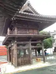 豊川閣　妙厳寺の山門