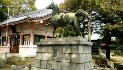 大神神社(花池)の狛犬